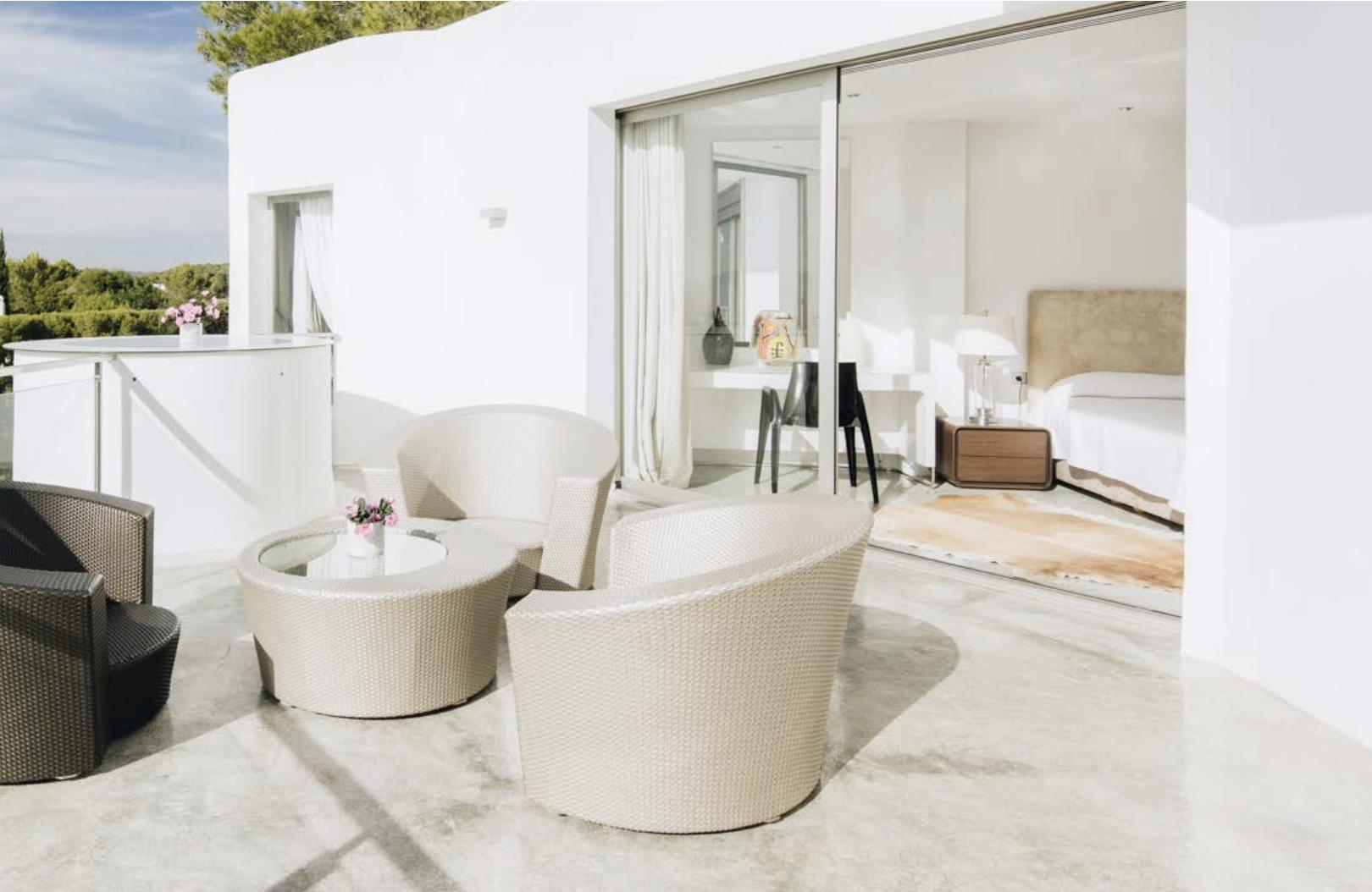 Relaxing lounge area with sea views at Villa Oradea