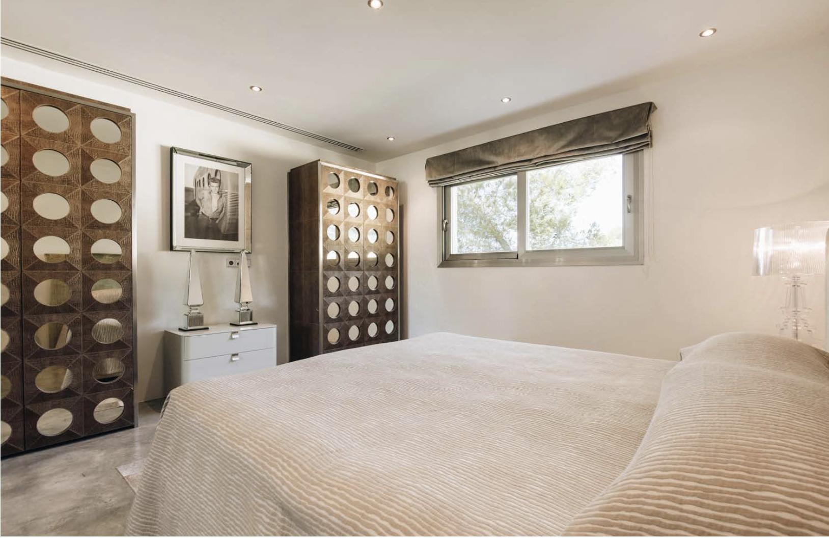Elegant suite bedroom with natural light at Villa Oradea Ibiza