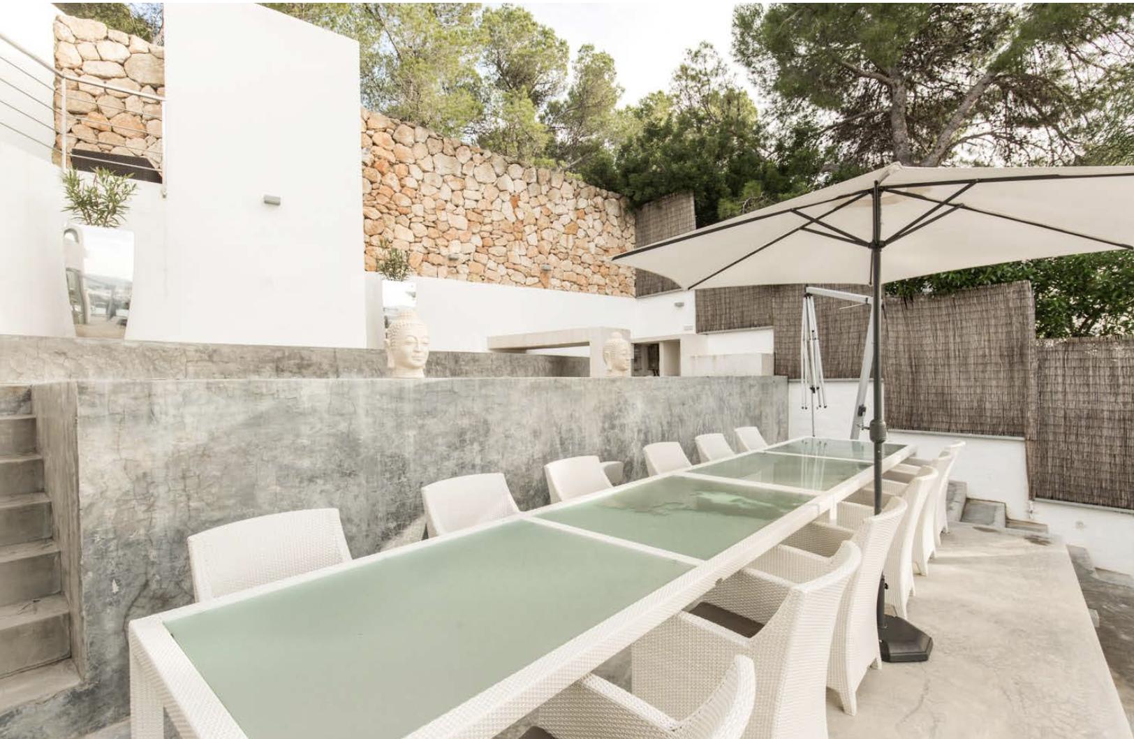 Contemporary outdoor dining area at Villa Oradea Ibiza